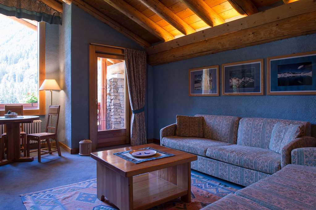Eco Wellness Hotel Notre Maison Cogne Room photo