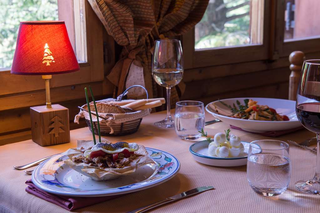 Eco Wellness Hotel Notre Maison Cogne Restaurant photo